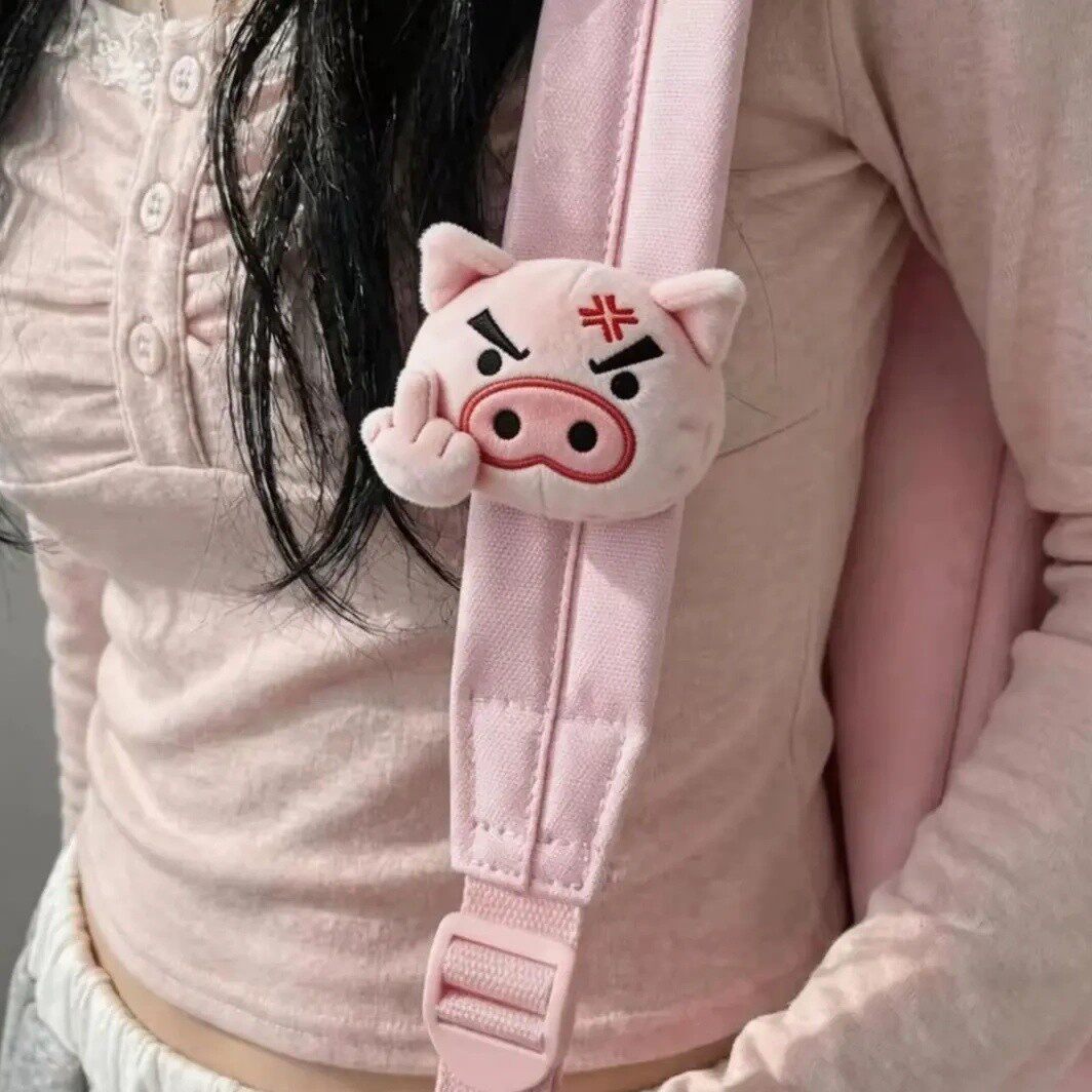 磁吸可拆卸手指可爱左卫门公仔猪毛绒书包肩带胸针玩偶挂件H546