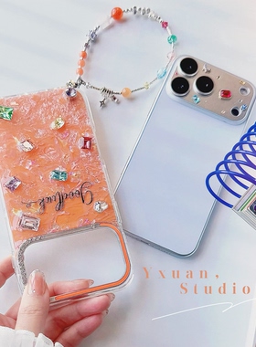 亦轩原创镜头镶钻鎏金贝母橙色手机壳适用苹果17promax奢华水钻iphone17定制名字16pro手机链15斜挎链保护壳