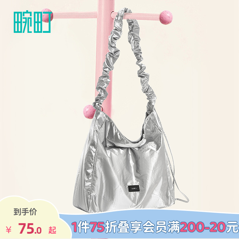 畹町银色褶皱包斜挎包少女芭蕾