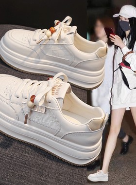 国风厚底小白鞋女款2025新款秋季爆款板鞋百搭防滑增高休闲女鞋子