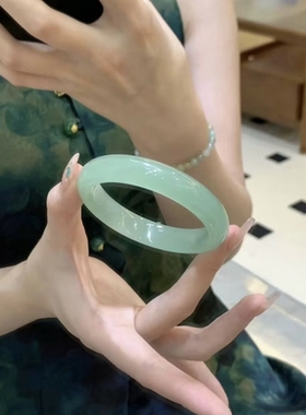 天然冰种晴水色东陵玉手镯女款玉石镯子冰透绿镯送女友礼物高级感