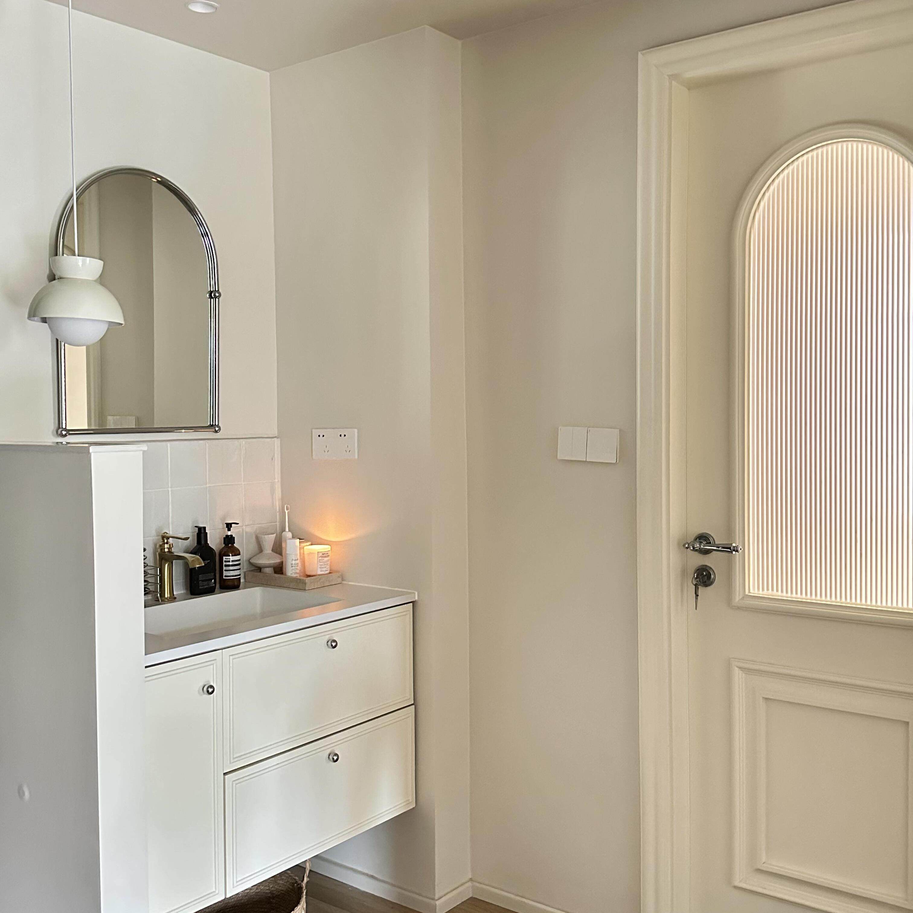 奶油浴室柜组合洗漱台