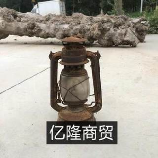 座钟算盘戏匣子台式茶壶称家具旧物件老物件农村用具电影？老座钟