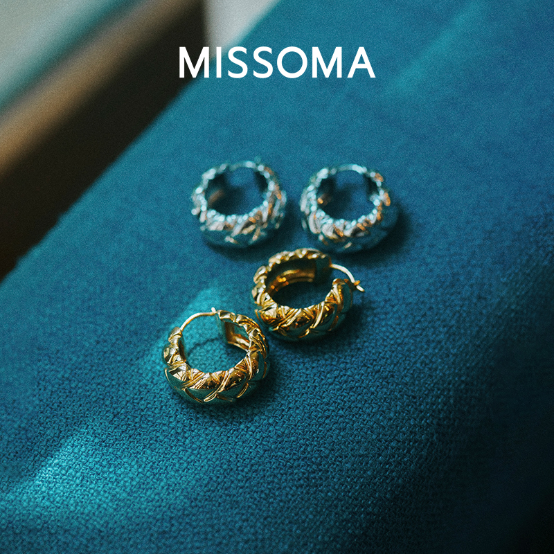 【迪丽热巴同款】Missoma金色菱格纹迷你耳圈小香风复古轻奢耳环