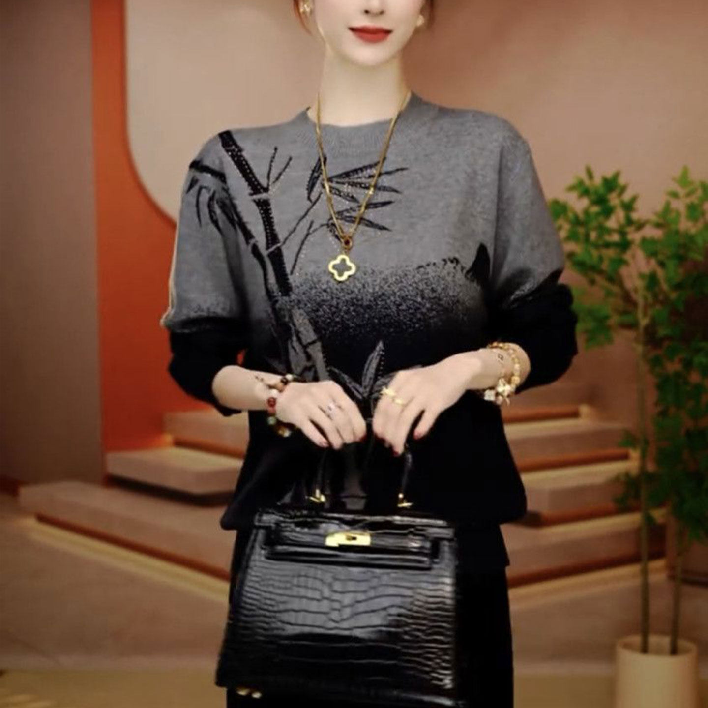 2025秋冬新款妈妈装时尚拼色提花烫钻针织衫女洋气显瘦长袖打底衫