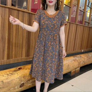 气质减龄碎花短袖V领连衣裙女2024夏季新款洋气显瘦妈妈装中长裙