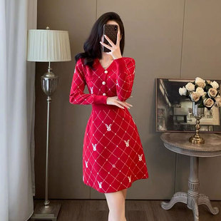 2023秋冬季新款新年小红裙气质喜庆小香风V领长袖针织连衣裙女士