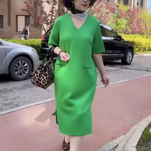 中年妈妈时尚休闲V领连衣裙短袖