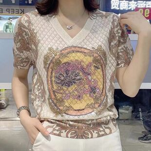 洋气妈妈短袖针织衫女2024夏装新款宽松遮肚百搭印花烫钻V领上衣