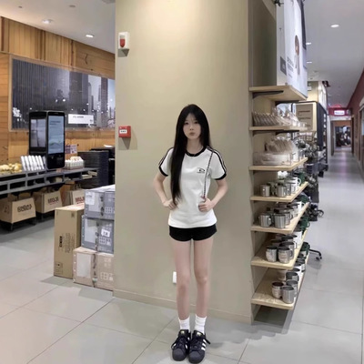 美式三条杠字母正肩纯棉白色短袖t恤女夏季新款修身显瘦短款上衣