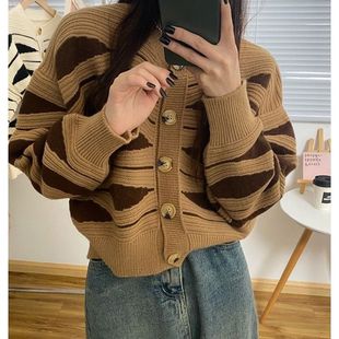 新款 百搭慵懒风外套潮 宽松波浪条纹毛衣女秋冬圆领设计感针织开衫