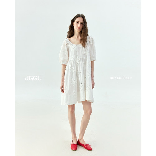 晶咕黑标JGGU【浮雕刺绣】设计感镂空泡泡袖娃娃裙+打底裙两件套