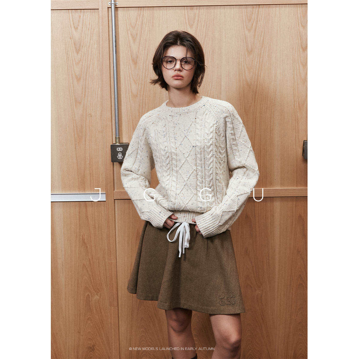 澳毛绒面料立体绞花宽松针织毛衣