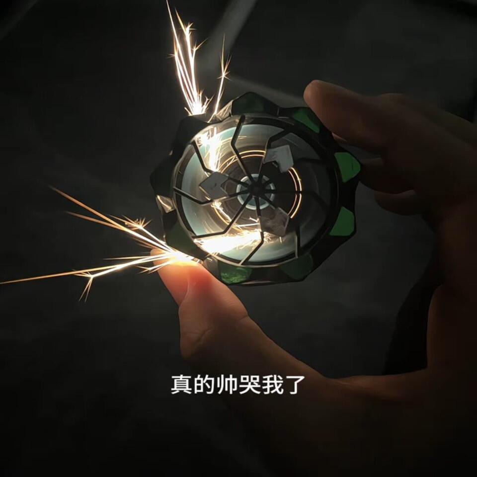 新款闪电陀螺手持烟花碰撞会冒火的发光旋转对战解压玩具儿童男生