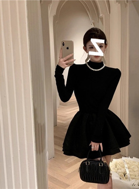 日系早秋赫本风半高领黑色连衣裙女感公主蓬蓬裙富家千金小黑裙子