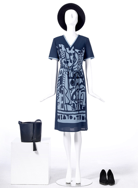 [高阶通勤]LIANGNUO靓诺涂鸦线条靛蓝裙V领成熟短袖女裙LL22256A