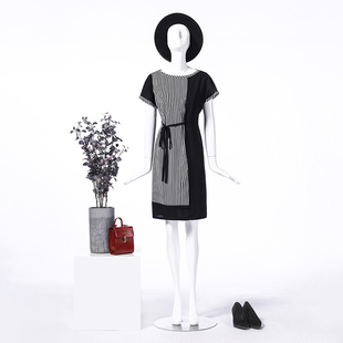 靓诺细黑白条拼素色连衣裙LL15249A