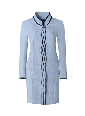 [新中式]LIANGNUO靓诺淡蓝色门襟绣线风衣V领气质中长款LF20127A