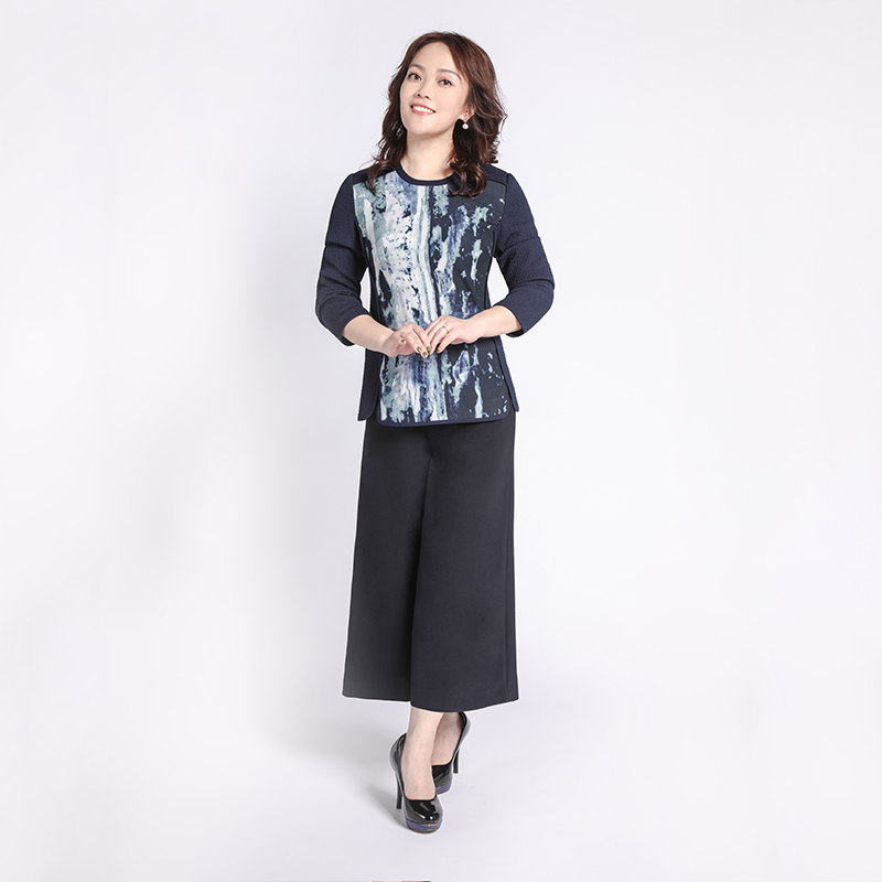 湖蓝色花型T恤LT17303A