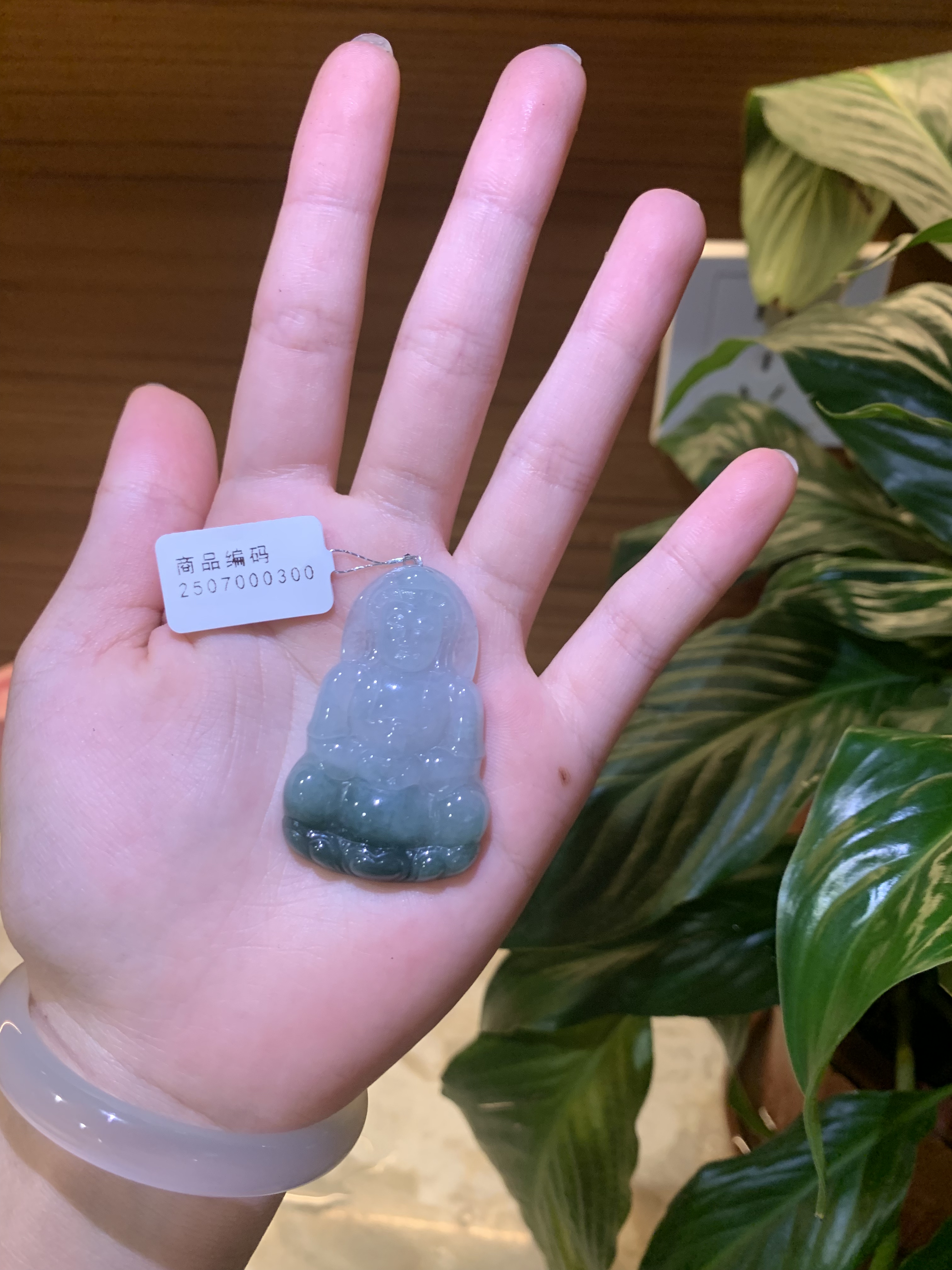纯天然缅甸翡翠A货冰种飘花观音缅甸翡翠