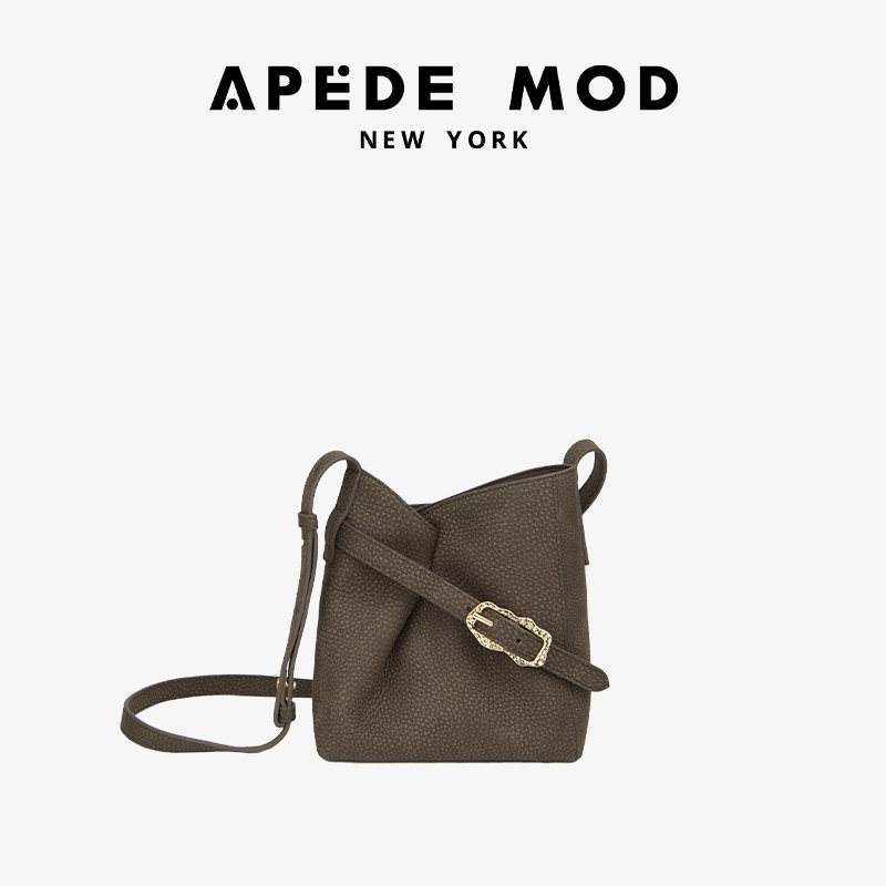 Apede Mod/秋冬新款花瓣水桶包斜挎通勤女包柔软真皮节日礼物