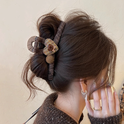 爱心咖色格纹抓夹女2025新款发饰