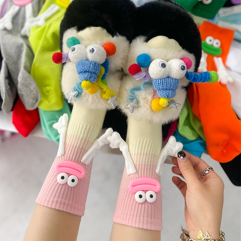 丑萌搞怪牵手粉色中筒袜棉