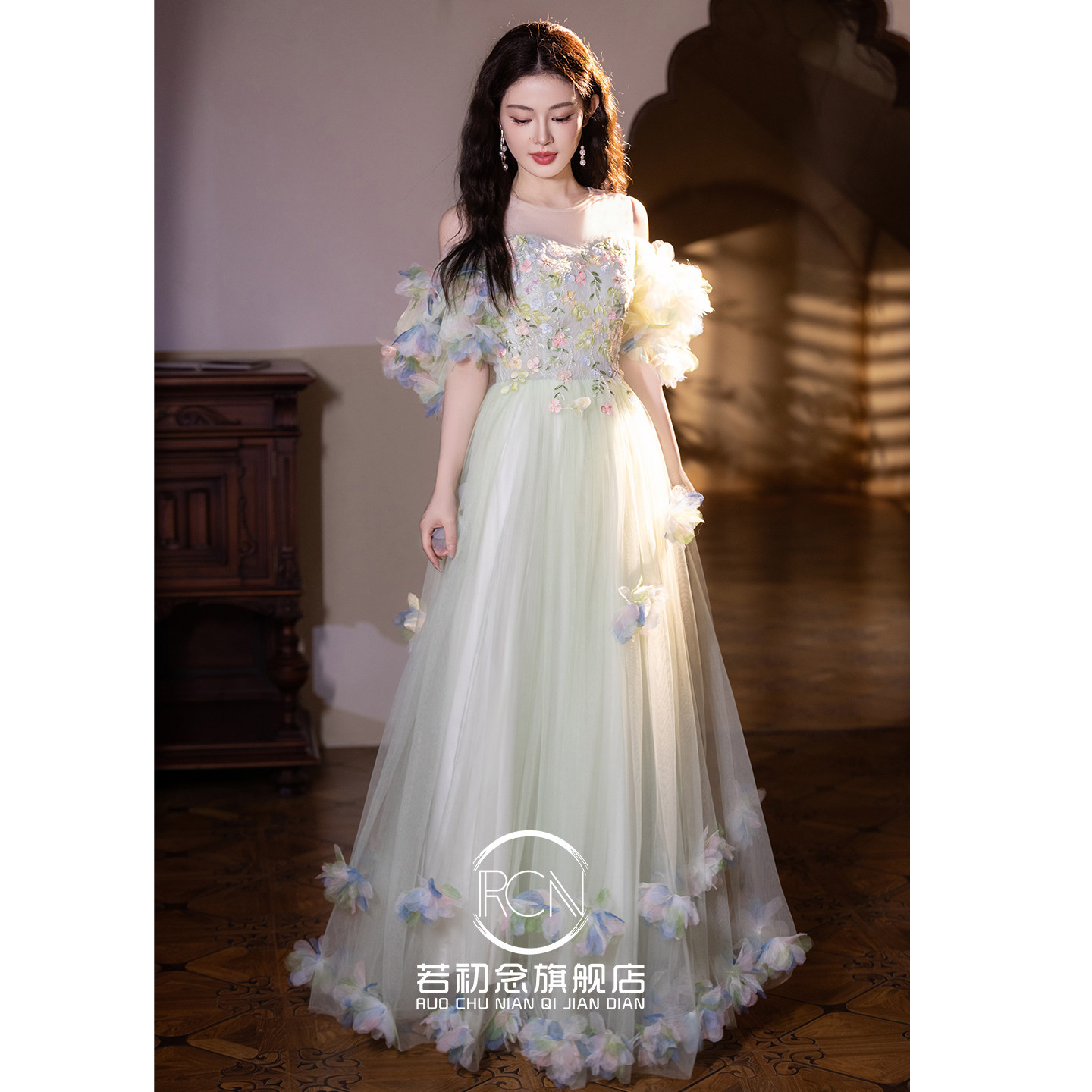 绿色森系晚礼服裙订婚敬酒服晨袍主持成人礼艺考公主裙出门轻婚纱图片