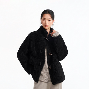 100%绵羊毛牛角扣立领颗粒绒大衣 柔软轻盈保暖 羊羔毛外套 单色