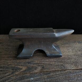 彷古民俗老物件老铁砧子铁匠铁墩子实用收藏小羊角砧敲打垫托工具