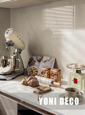 样板间厨房烘焙主题软装饰品彷真面包料理机摆件美食杂志覆古台秤