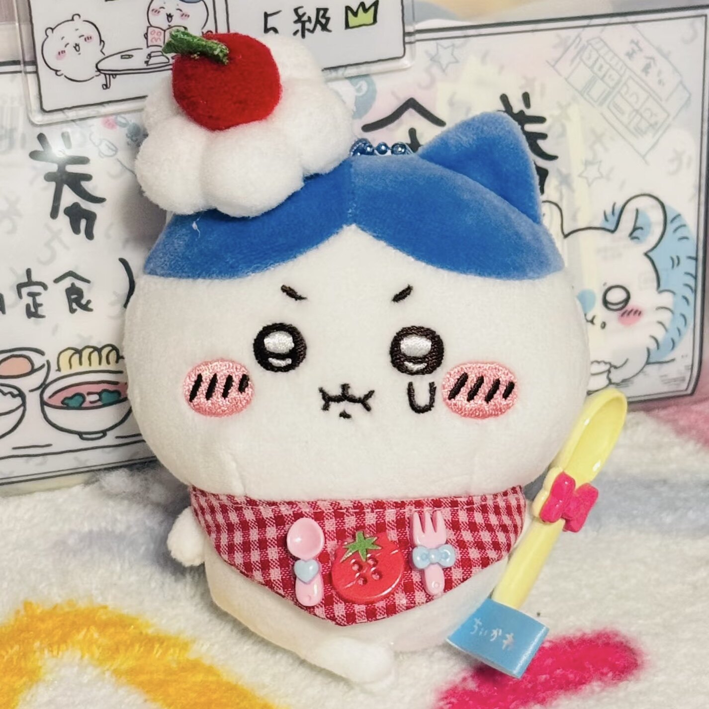 日本chiikawa气呼呼小八公仔围兜可爱挂件厨师帽子吉伊卡哇玩偶