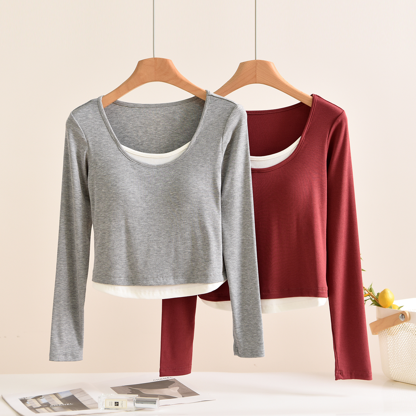 带胸垫撞色假两件U领长袖t恤上衣