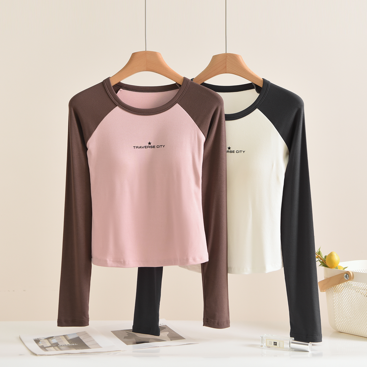 带胸垫撞色插肩长袖t恤女秋冬