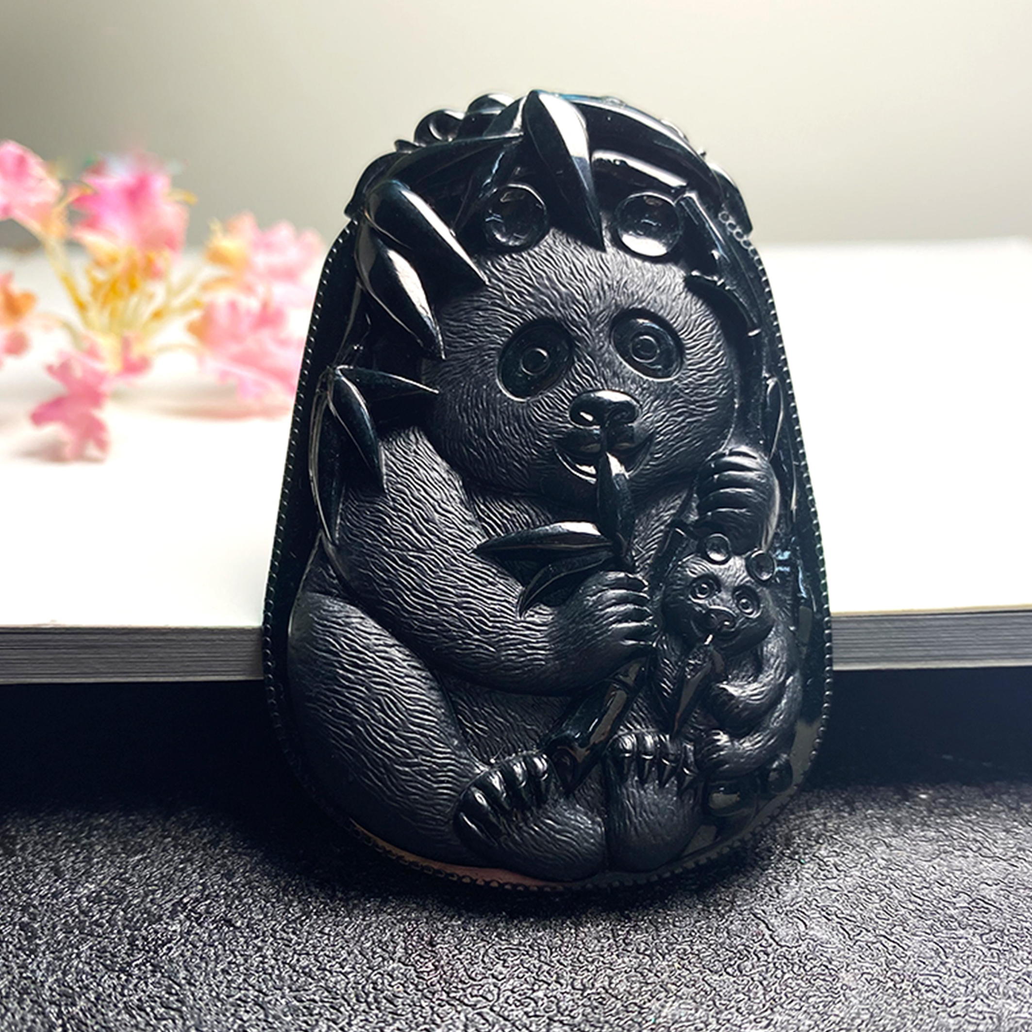 七彩云南天然墨翠熊猫带证书