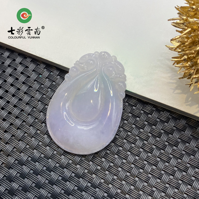 七彩云南天然翡翠冰种挂件