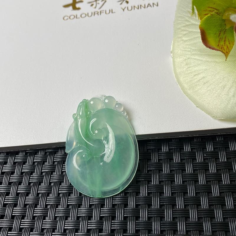 七彩云南天然翡翠如意