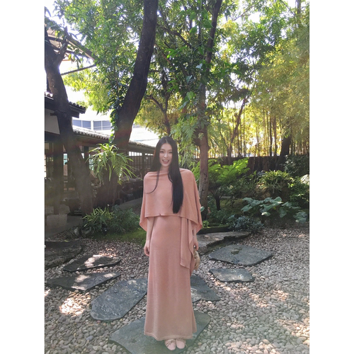 黄亮Elovey 温柔显白的豆沙粉披肩+吊带针织长裙（吊带可调节）