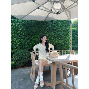 黄亮Elovey 1oo羊毛手感软糯针织显瘦v领毛衣内搭打底上衣B01