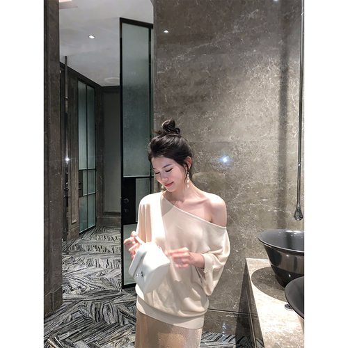 黄亮Elovey 温柔气质姐姐 天丝系列斜肩针织短袖上衣女夏季百搭