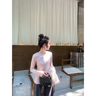 黄亮Elovey“云绒初粉”圆领长袖微合身针织打底衫女秋冬显瘦上衣