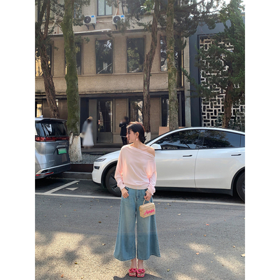 黄亮Elovey【4/7 20:00pm】时髦焦点-浅浅水洗蓝阔腿九分牛仔裤