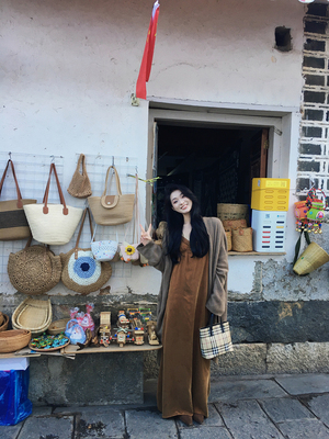 黄亮Elovey慵懒随意吊带长裙