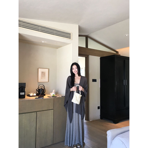 黄亮Elovey 美丽奴绵羊毛系列温柔姐姐的披肩吊带连衣长裙