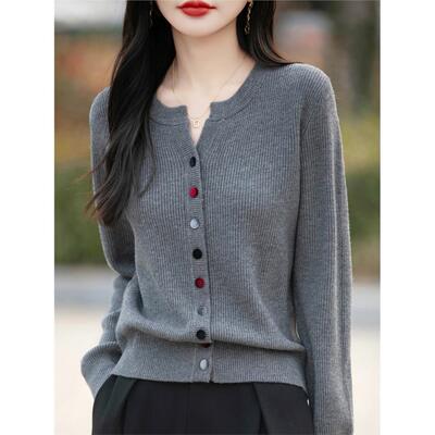 法式设计感彩扣针织开衫