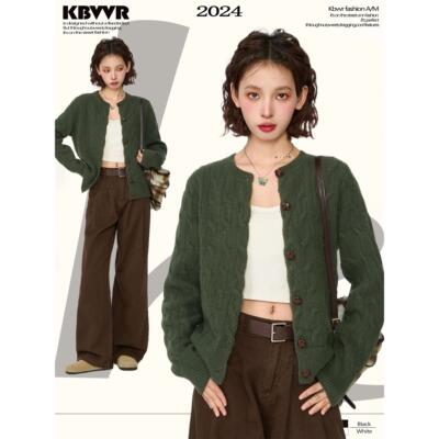 覆古绿色麻花毛衣开衫外