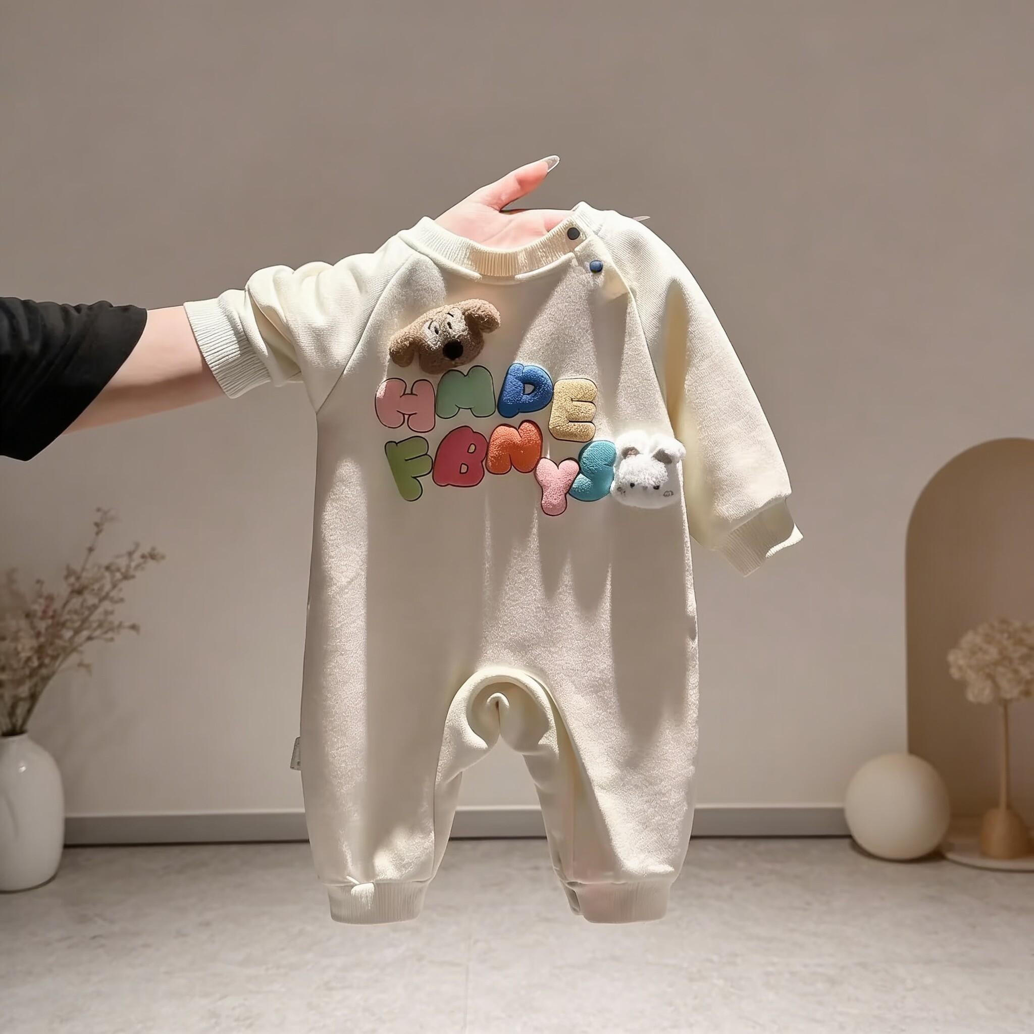 婴儿衣服春秋装男女宝宝连体衣满月百天爬爬服可爱洋气外出服超萌