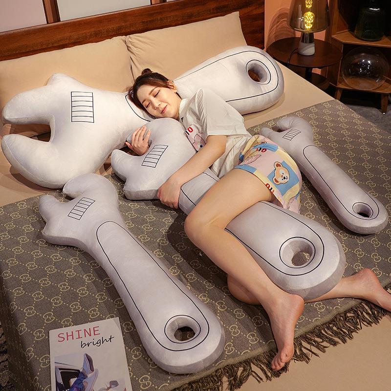 创意大扳手抱枕男生款睡觉长条枕宿舍枕头床上靠枕床头靠垫大靠背