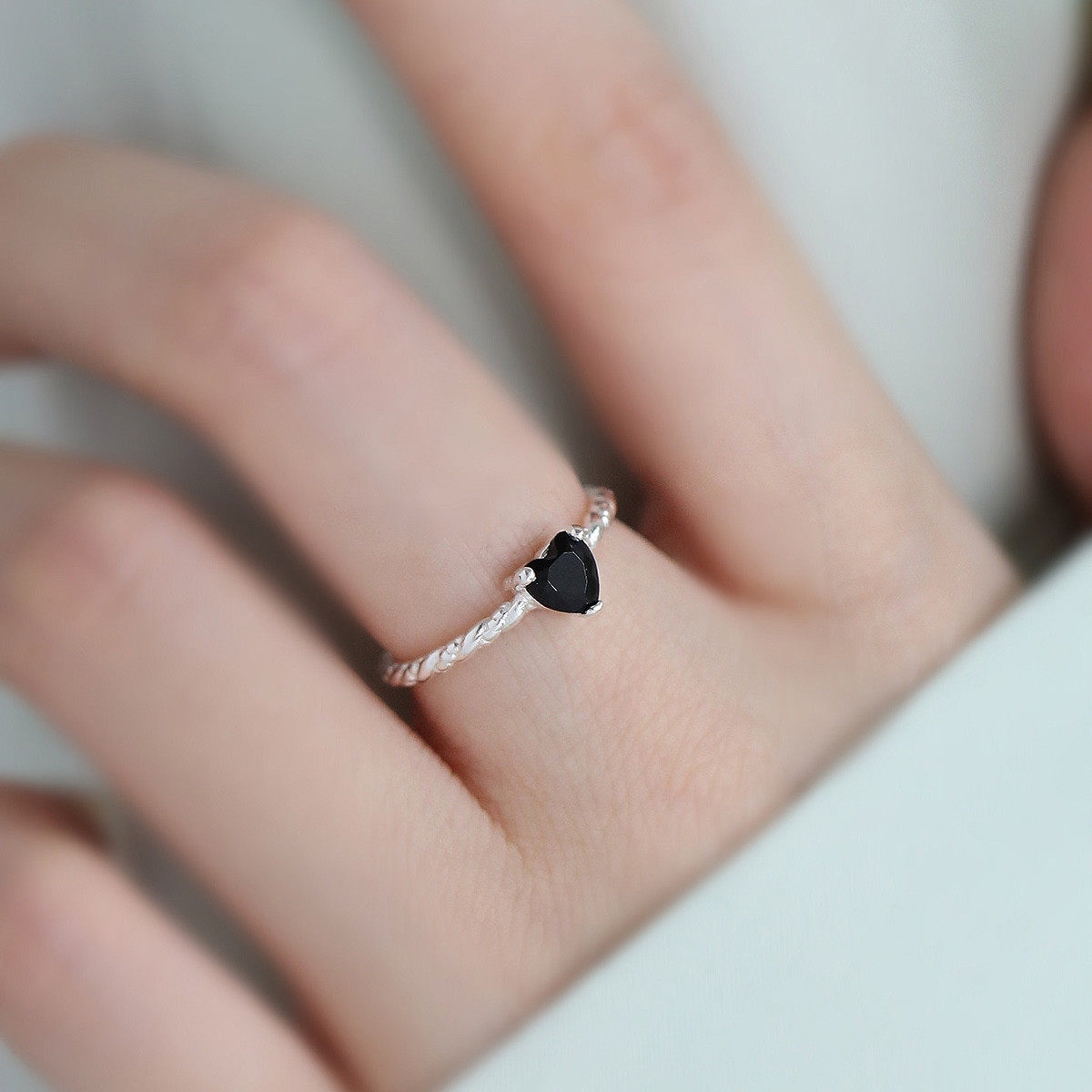 925银黑锆石爱心轻奢时尚戒指女