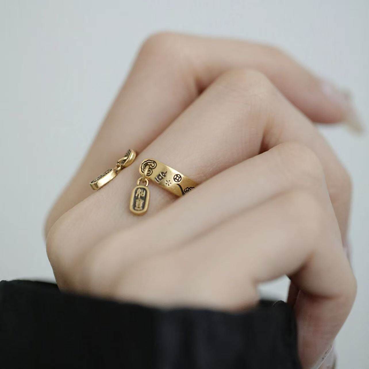 925银吉祥如意牌戒指女复古时尚感轻奢个性涂鸦开口可调节食指戒